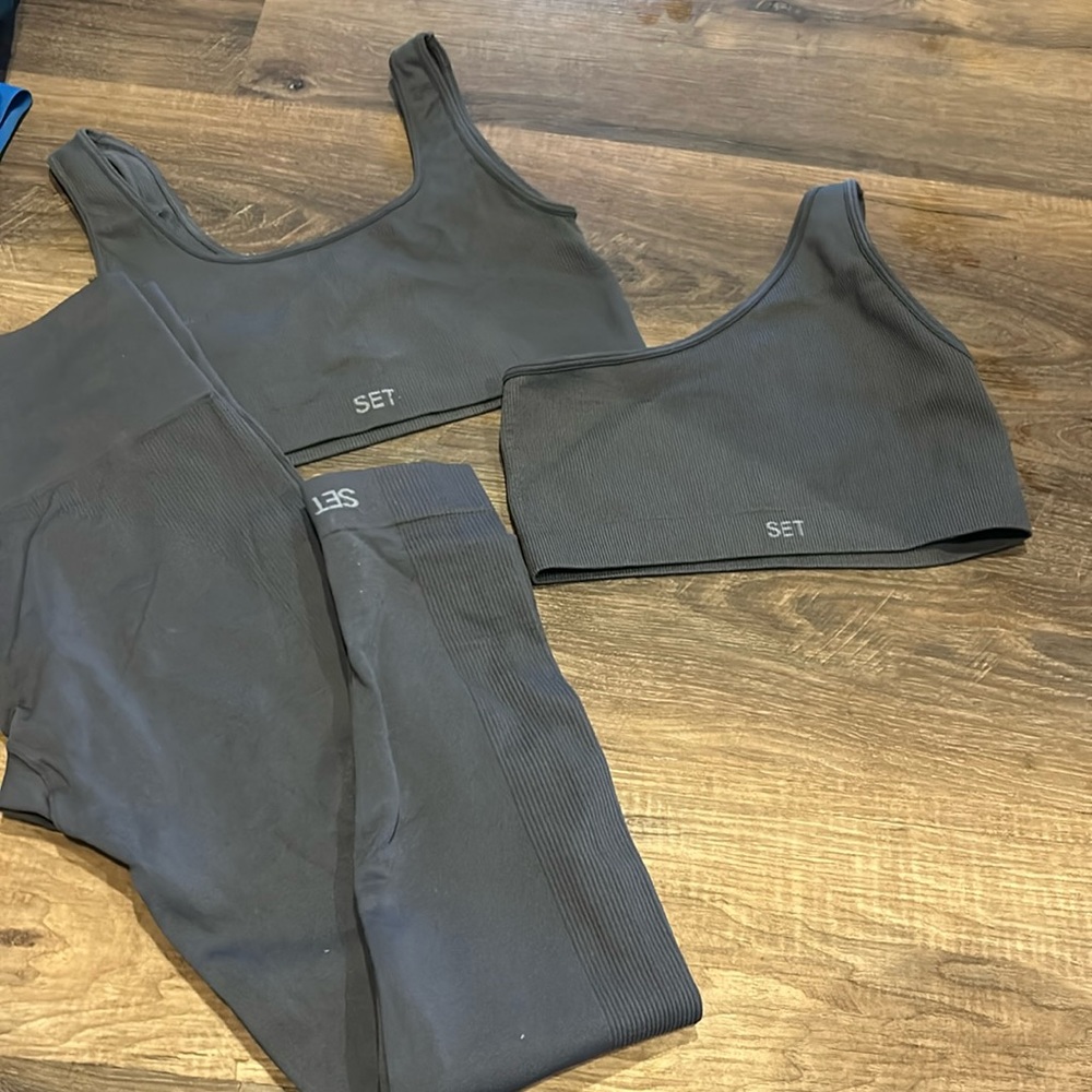 Set bundle! All items size small!